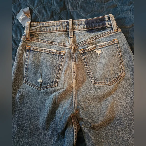 NWT A&F Curve Love 25 Short Distressed High Waisted The Mom Jean - Picture 3 of 6